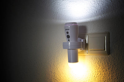 Alecto ATL-110 - Aufladbare LED-Taschenlampe/LED-Nachtlicht mit Sensor, Weiß