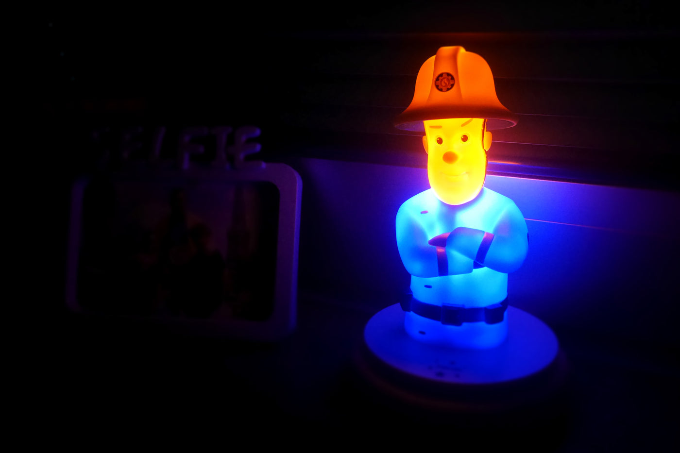 Alecto FIREMAN SAM - LED Nachtlicht Feuerwehrmann Sam
